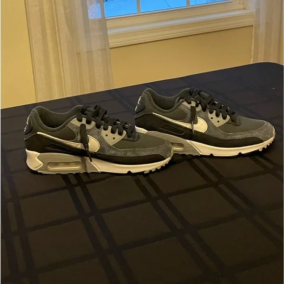 Like new Nike Air Max 5.5 size only worn two times inside. - Picture 2 of 3
